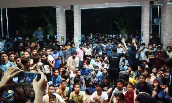 জাবিতে আন্দোলনকারীদের ওপর ছাত্রলীগের হামলা, হল প্রভোস্টের পদত্যাগ