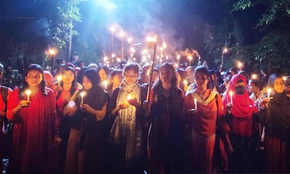 কোটাবিরোধী শাবি শিক্ষার্থীদের মশাল মিছিল