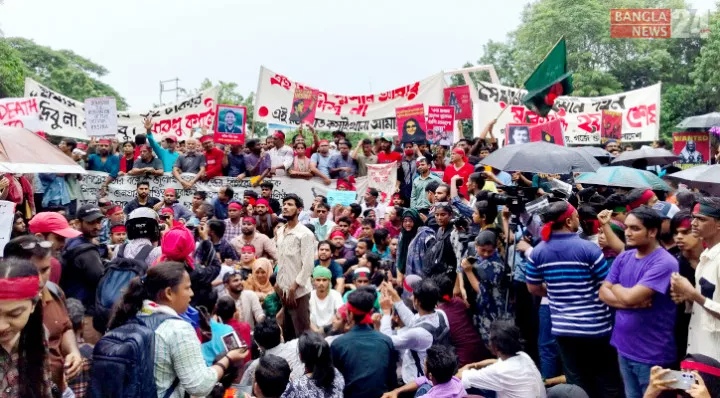 ঢাবি শহীদ মিনার থেকে ৪ দফা দাবি আন্দোলনকারীদের