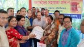 বন্যার্তদের মধ্যে মহালয়া উদযাপন পরিষদ শ্রীহট্টের ত্রাণ বিতরণ
