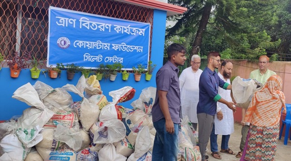 বন্যা দুর্গতদের মাঝে কোয়ান্টাম ফাউন্ডেশনের ত্রান বিতরণ