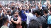 সিলেটে বৃষ্টি উপেক্ষা করে রাস্তায় উচ্ছ্বসিত জনতা