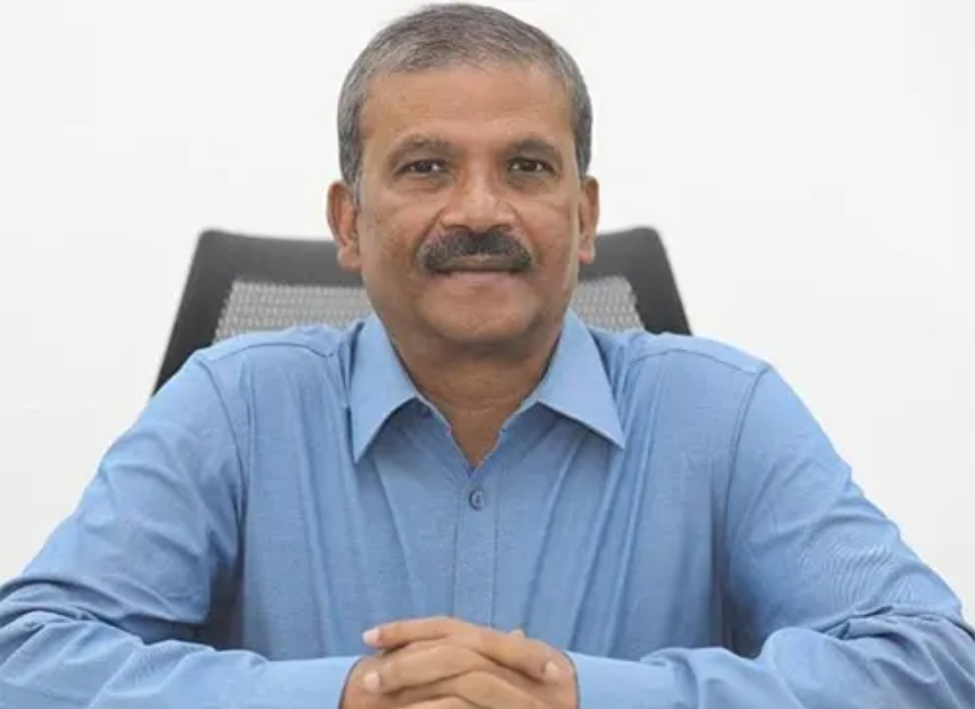 অফিস শুরু করলেন ড. আসিফ নজরুল