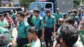ধানমন্ডি ৩২ নম্বরের আশপাশ থেকে ১০ জনকে আটক করে পুলিশে সোপর্দ