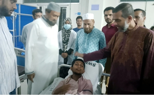 সিলেটে আহত চিকিৎসাধীন ছাত্রজনতার পাশে জামায়াত