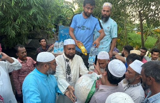 নোয়াখালীর বেগমগঞ্জে বন্যার্তদের পাশে সিলেট জামায়াত