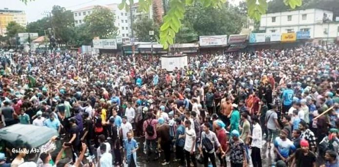 সিলেটে পুলিশের সঙ্গে ছাত্র-জনতার সংঘর্ষ, তিন সাংবাদিকসহ আহত ৩০, আটক ৪