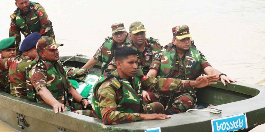 ফেনীর বন্যাকবলিত এলাকা পরিদর্শন করলেন সেনাপ্রধান
