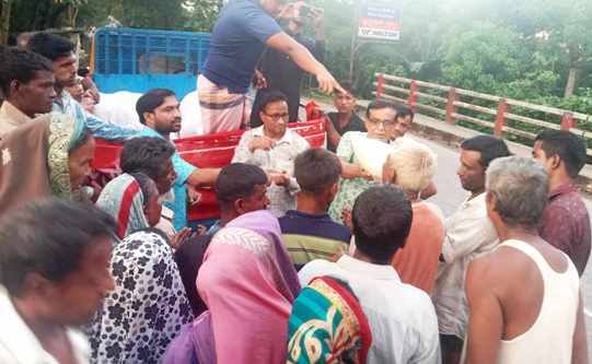 রাজনগরে বন্যার্তদের মাঝে বাসদ সিলেট এর ত্রাণ বিতরণ