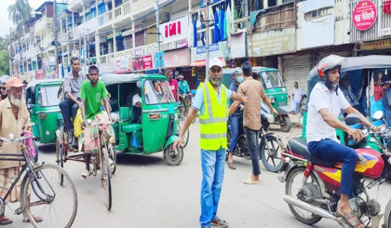 সিলেটে যানজট নিরসন ও ফুটপাত দখলমুক্ত করতে কাজ করছে নিসচা