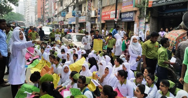 ‘ভুয়া’ নার্স-ব্রাদার্সদের অপসরারণের দাবিতে সড়ক অবরোধ, ডিসির আশ্বাসে প্রত্যাহার