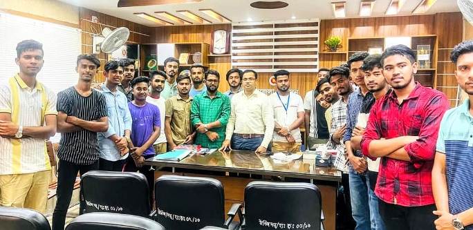পাগলায় বন্যার্তদের পাশে দাঁড়ালেন শিক্ষার্থী ও বিভিন্ন সংগঠন