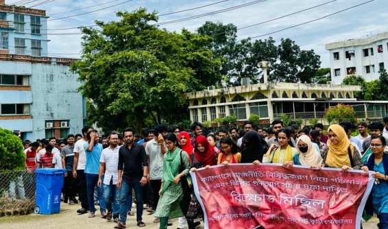 ফের আন্দোলনে সিকৃবি শিক্ষার্থীরা, ক্লাস-পরীক্ষা শুরুর আল্টিমেটাম