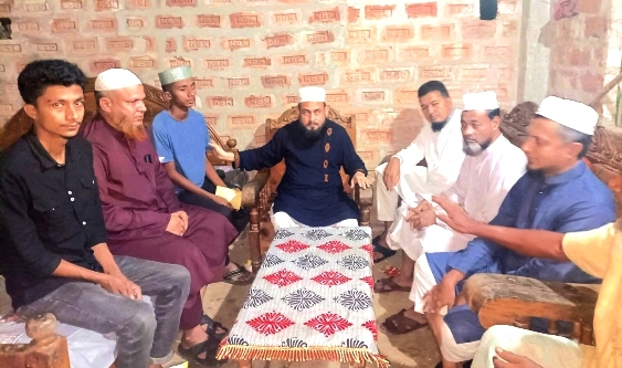 ছাত্র আন্দোলনে আহত ছাত্রদের পাশে খেলাফত মজলিস নেতৃবৃন্দ