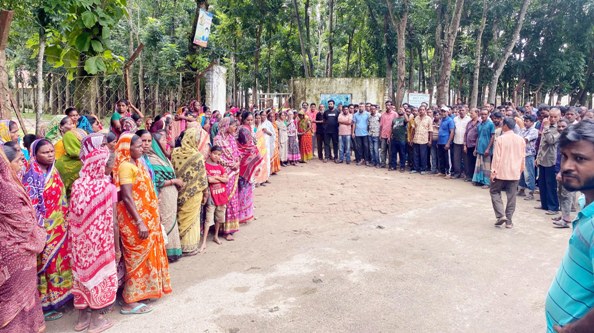 কমলগঞ্জে বকেয়া মজুরির দাবীতে চা বাগান সমুহে মানববন্ধন