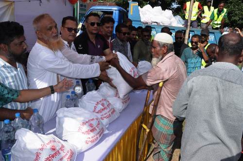 সিসিক কাউন্সিলরদের পক্ষ থেকে কমলগঞ্জে বন্যার্তদের উপহার সামগ্রী বিতরণ