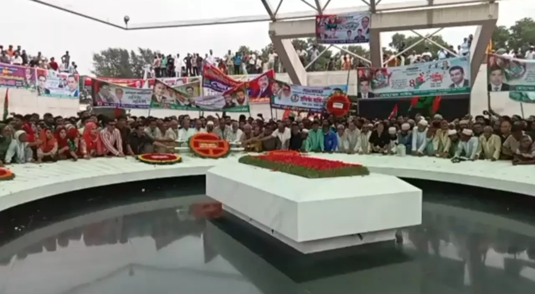 বিএনপির প্রতিষ্ঠাবার্ষিকীঃ জিয়ার মাজারে শ্রদ্ধা জানাতে নেতাকর্মীদের ঢল