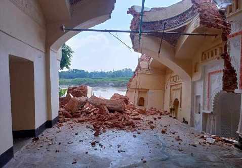 গোলাপগঞ্জে নদীভাঙনে বিলীন শতবর্ষের প্রাচীন মসজিদ