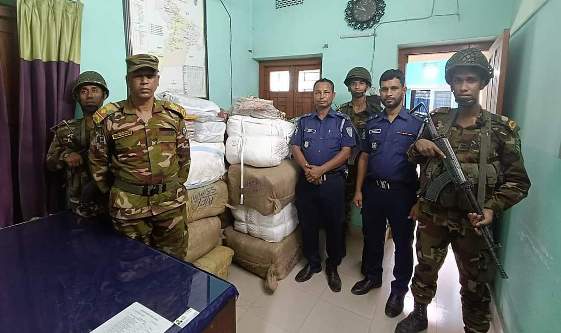 জৈন্তাপুরে সেনাবাহিনীর অভিযানে ভারতীয় শাড়ী থ্রী পিস জব্দ