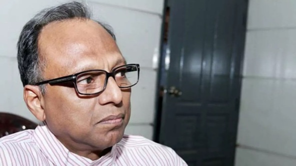 দেশে ফিরলেন আমার দেশ পত্রিকার সম্পাদক মাহমুদুর রহমান