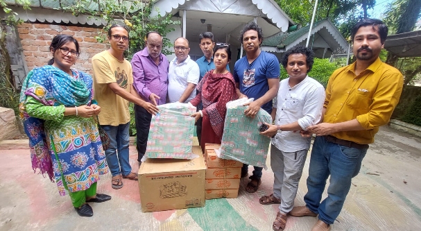বানবাসী মানুষের পাশে সম্মিলিত নাট্য পরিষদ