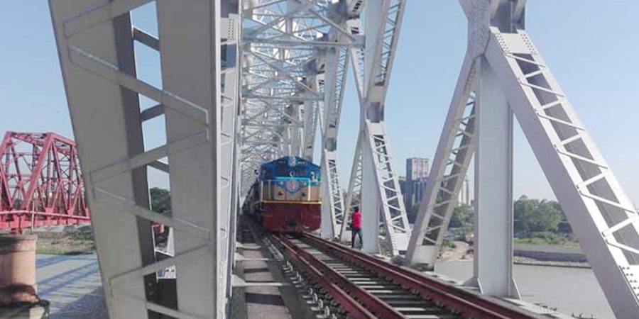 ভৈরবে ট্রেনের ধাক্কায় ব্রিজ থেকে ছিটকে পড়ে নারীসহ নিহত ২