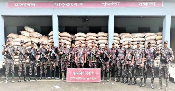 ​​​সিলেট সীমান্তে পৌনে ১ কোটি টাকার ভারতীয় চিনি ও চা-পাতা আটক