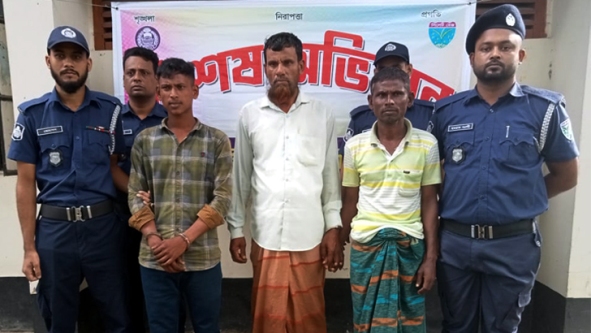 ভারতীয় চোরাই ২৮ মেট্রিকটন কয়লা বোঝাই ট্রলার জব্দ, গ্রেপ্তার ৩