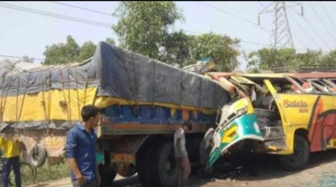 টাঙ্গাইলে বাস-ট্রাক মুখোমুখি সংঘর্ষে নিহত ৪