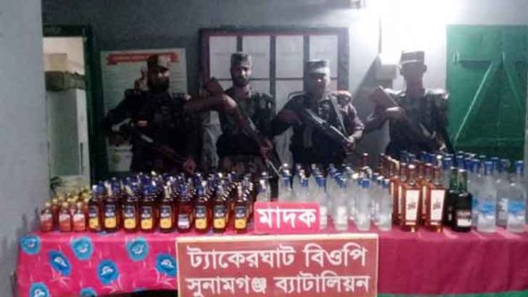 টেকেরঘাট সীমান্তে বস্তাভর্তি ১৫৯ বোতল বিদেশি মদ জব্দ