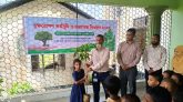 ছাতকে ফল গাছের চারা বিতরণ করেছে লাফার্জহোলসিম