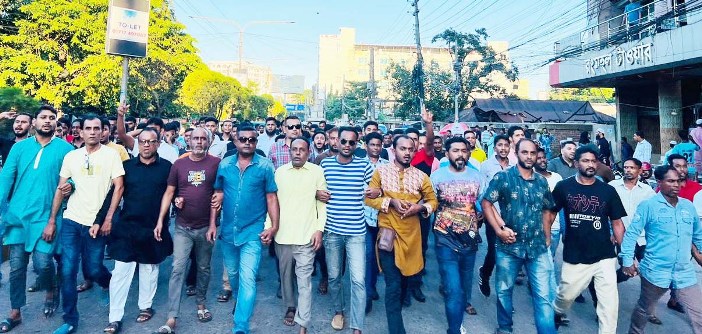 আইন উপদেষ্টা আসিফ নজরুলকে হেনস্তার প্রতিবাদে সিলেটে বিক্ষোভ মিছিল