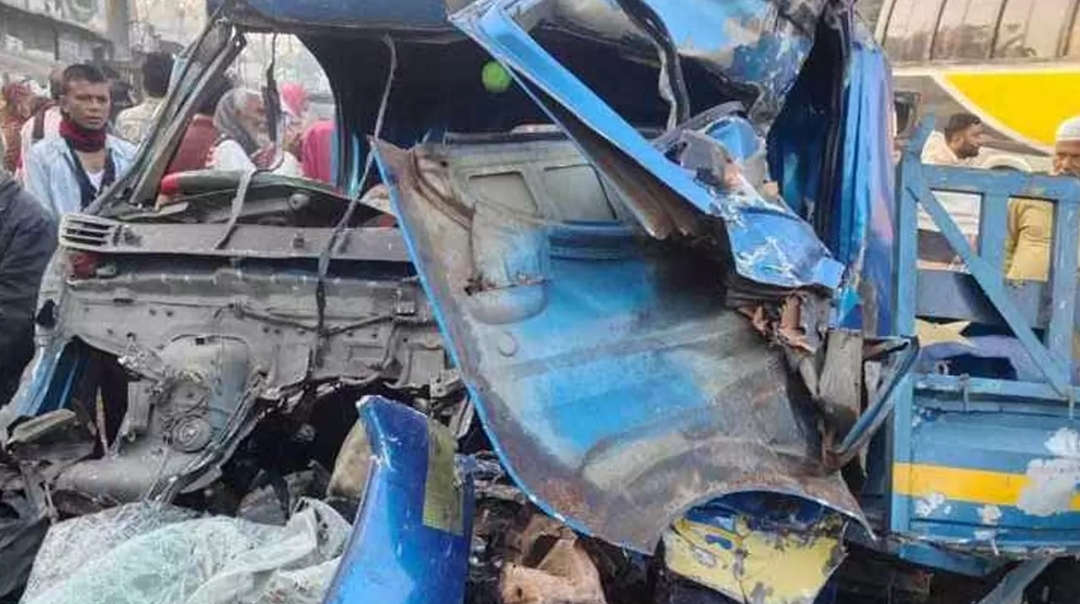 টাঙ্গাইলে বাস-পিকআপ সংঘর্ষে ৪ জনের মৃত্যু