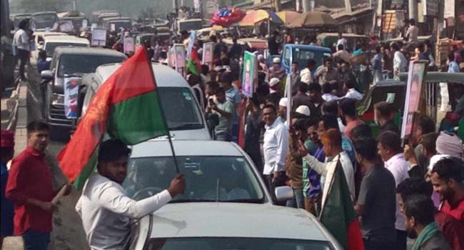 নরসিংদী বেলাব অতিক্রম করছে আগরতলামুখী লংমার্চ