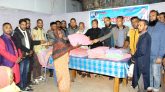 কুশিঘাটে অসহায় শীতার্তদের মধ্যে শীতবস্ত্র বিতরণ