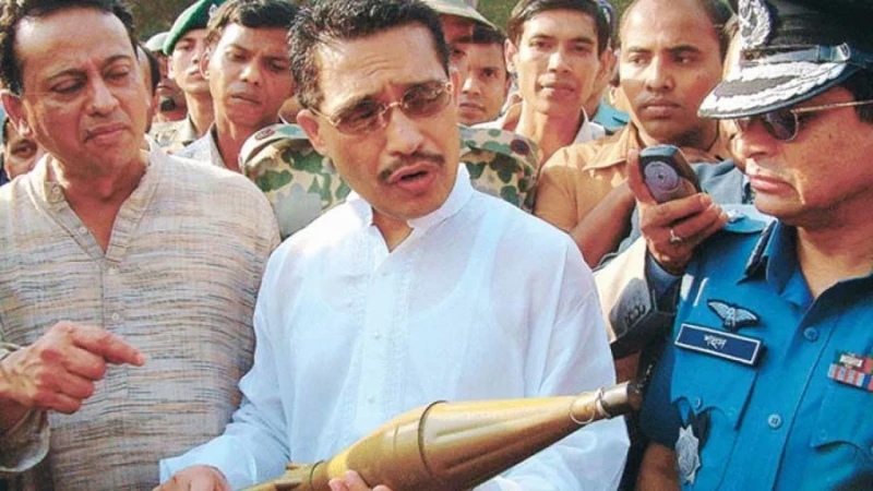 ১০ ট্রাক অস্ত্র মামলায় বাবরসহ সাতজনকে খালাস