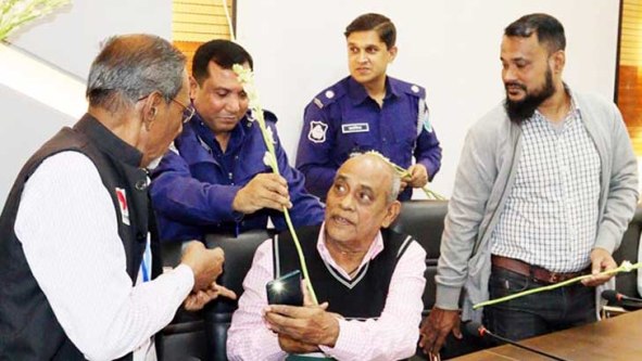 পুলিশ বীর মুক্তিযোদ্ধা ও শহীদ পরিবারের সদস্যদের সংবর্ধনা
