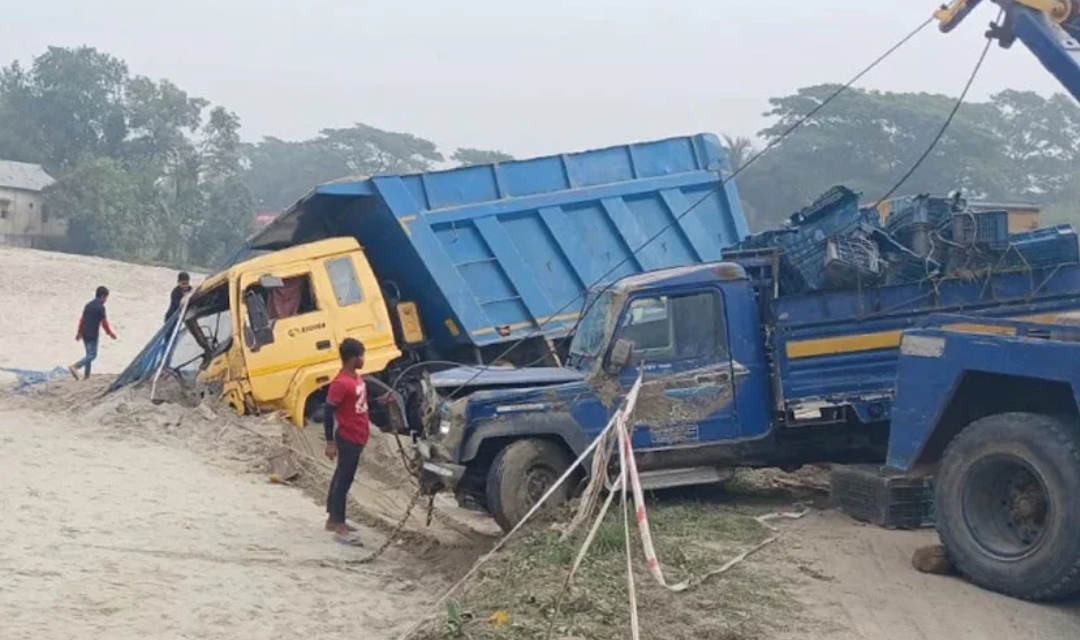 ব্রাহ্মণবাড়িয়ায় তিন গাড়ির সংঘর্ষে নারী ও শিশুসহ নিহত ৪