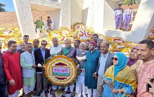 শহীদ মিনারে সিলেট জেলা ও মহানগর বিএনপির শ্রদ্ধা নিবেদন
