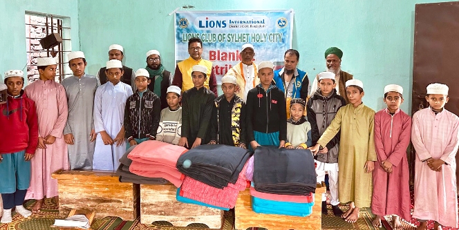 লায়ন্স ক্লাবের উদ্যোগে শীতবস্ত্র ও খাদ্যসামগ্রী বিতরণ