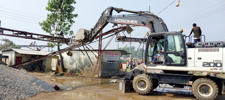 সিলেট এয়ারপোর্ট এলাকায় উচ্ছেদ অভিযান, পাথর মিল সরিয়ে নেওয়ার নির্দেশ