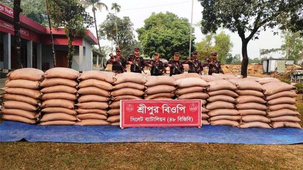 সিলেটে অর্ধকোটি টাকার চোরাই পণ্য জব্দ করল বিজিবি