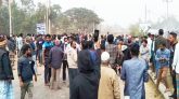 ৫ টাকা নিয়ে ৪ ঘণ্টাব্যাপী দুই গ্রামবাসীর সংঘর্ষ, আহত অর্ধশতাধিক