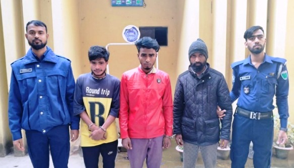 কুলাউড়ায় সংঘবদ্ধ গাড়ি চোর চক্রের ৩ সদস্য গ্রেপ্তার
