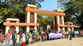 আন্তঃক্যাডার বৈষম্য নিরসনের দাবীতে এমসি কলেজে মানববন্ধন