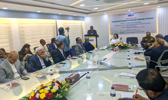 সম্ভাবনাময় চা শিল্পকে বাঁচাতে সম্মিলিত উদ্যোগের আহবান : সেমিনারে বক্তারা