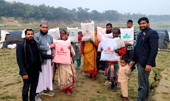 নকশী বাংলা ফাউন্ডেশনের শীতবস্ত্র বিতরণ