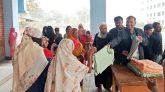 সিকৃবিতে বৈষম্যবিরোধী ছাত্র আন্দোলনের শীতবস্ত্র বিতরণ