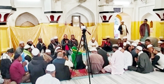 এম ইলিয়াস আলীকে ফিরে আসার প্রত্যাশায় দরগাহ মসজিদে মিলাদ ও দোয়া মাহফিল