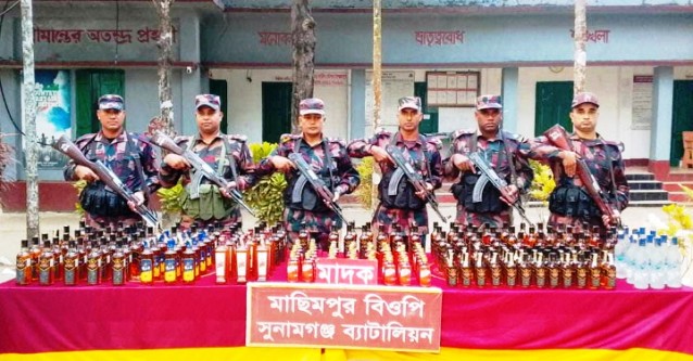 সুনামগঞ্জ সীমান্তে ২১৯ বোতল ভারতীয় মদ জব্দ
